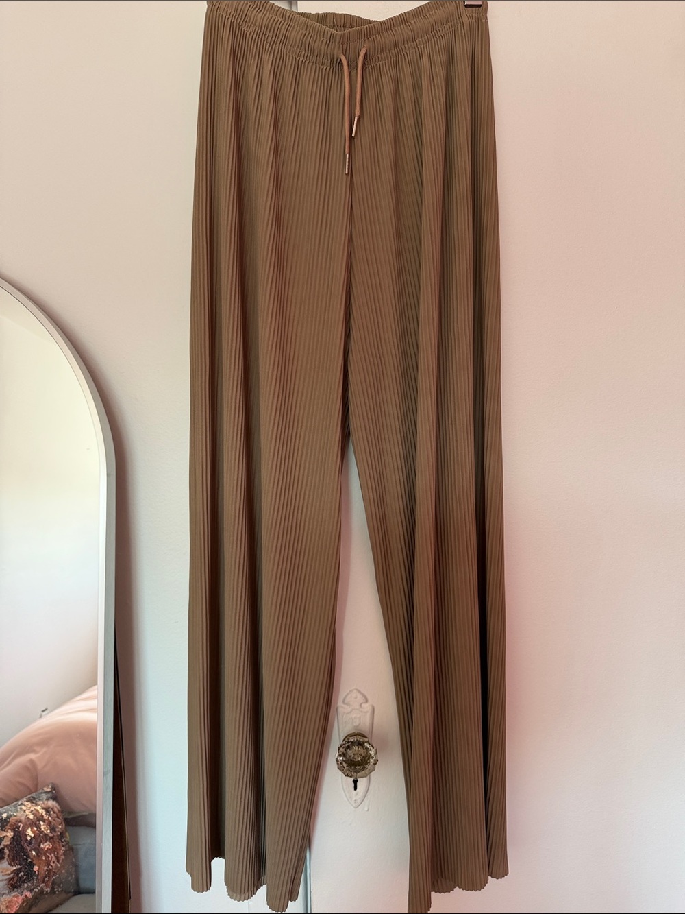 Pleated Wide-Leg Drawstring Pants in Olive Brown